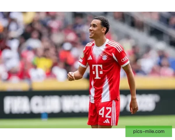 德里赫特以6700万欧元加盟拜仁慕尼黑正式敲定 转会市场引发热议